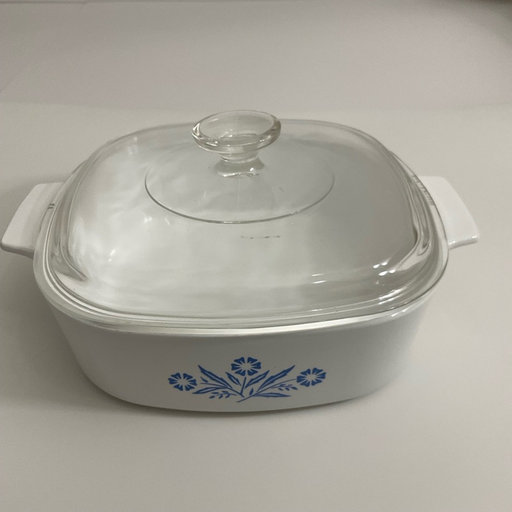 Corning Ware Bluecorn casserole dish with glass lid and a plastic fitted lid